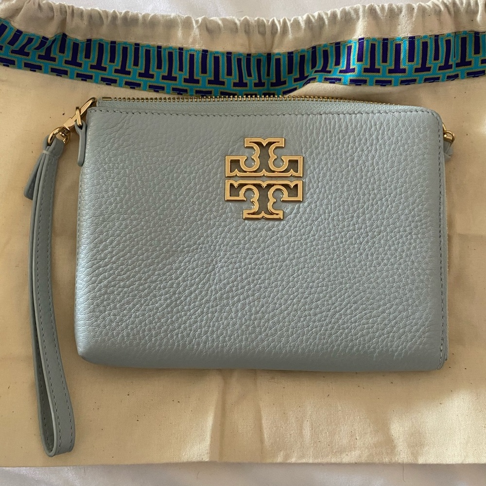 Like new Tory Burch Pebbled Leather Wristlet